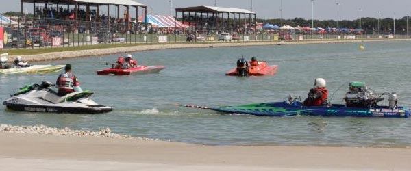 Robbins, Nitro Nuts celebrate surprise Top Fuel win at Diamond Drag Boat Nationals